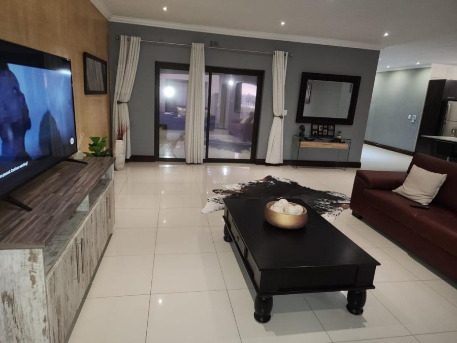 4 Bedroom Property for Sale in Jakarandas Western Cape